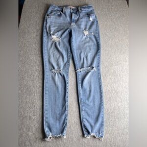 Levi’s Blue Skinny Jeans with Distressed Details high rise 30/26